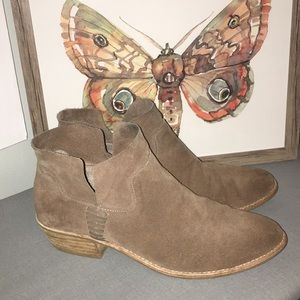 Dolce Vita Suede Ankle Boots - sz 8